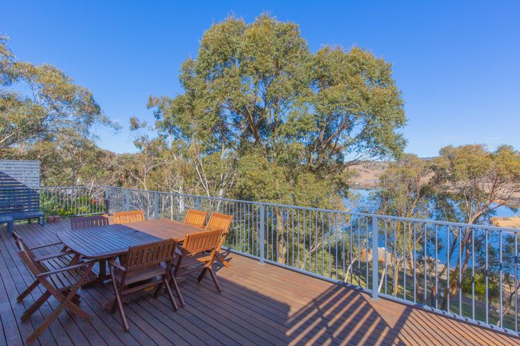 The Lakefront – 2/69 Townsend Street