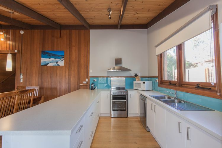 The Lakefront – 2/69 Townsend Street