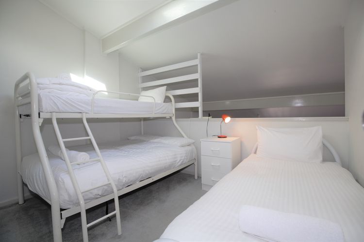 Razorback – 11/1 Gippsland St