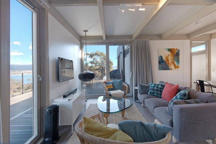 Jindy Haus – 1 / 76 Kunama Drive