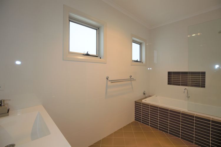Opus – 2 /10 Poley Cow Lane