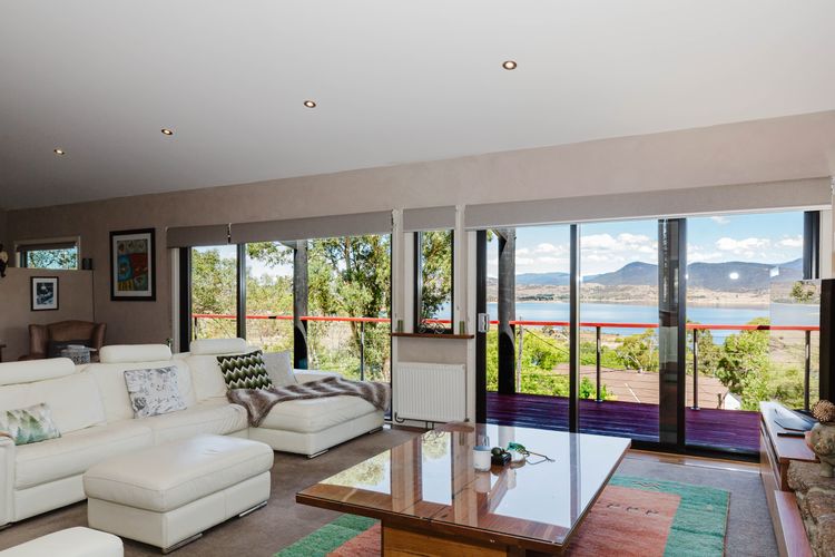 10 Kanangra Crescent – Entire