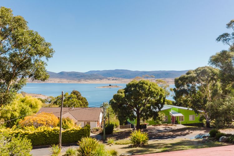 10 Kanangra Crescent – Entire