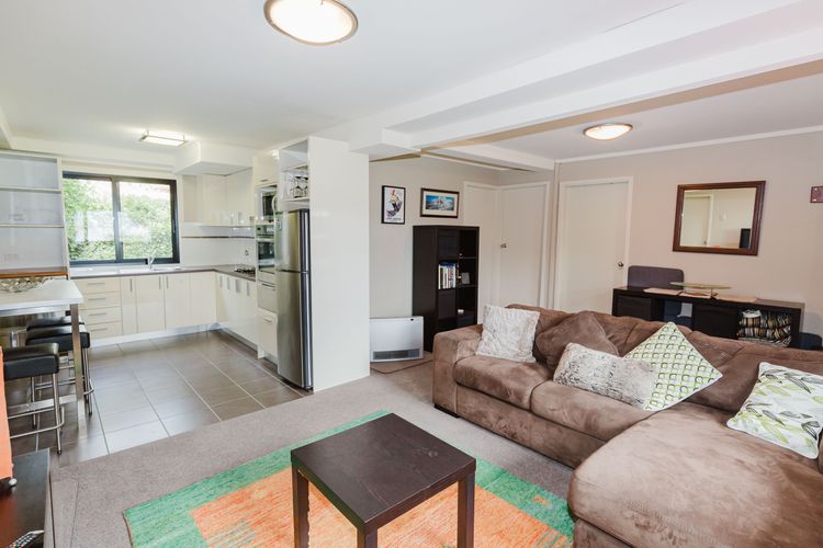 10 Kanangra Crescent – Entire