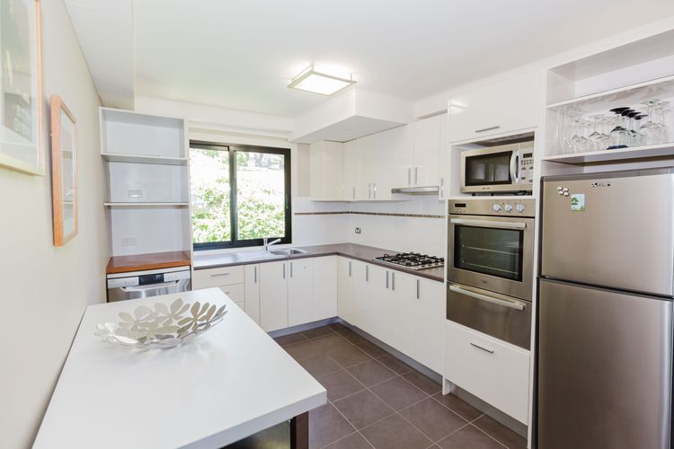 10 Kanangra Crescent – Entire