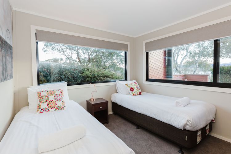 10 Kanangra Crescent – Entire