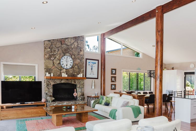 10 Kanangra Crescent – Entire