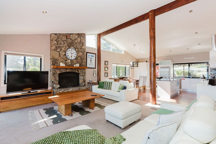 10 Kanangra Crescent – Entire