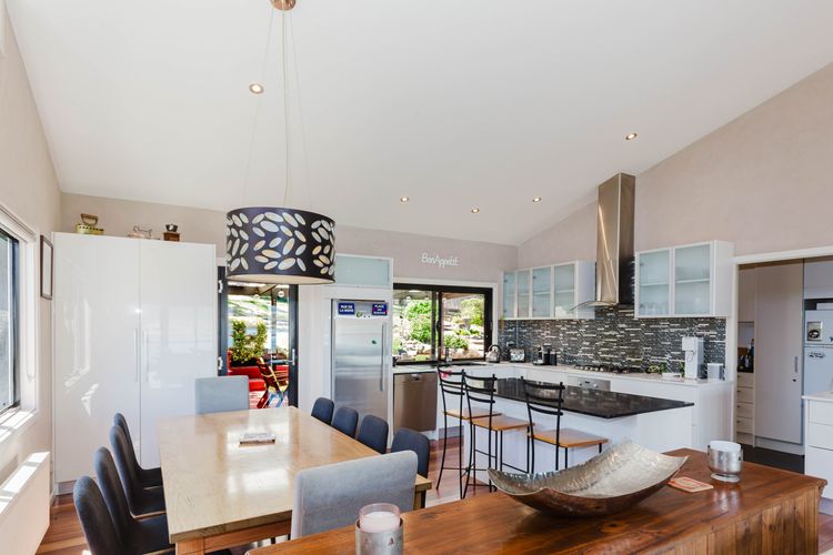 10 Kanangra Crescent – Entire