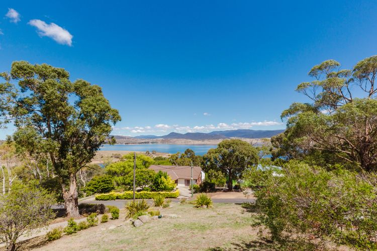 10 Kanangra Crescent – Entire
