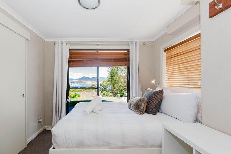 10 Kanangra Crescent – Entire