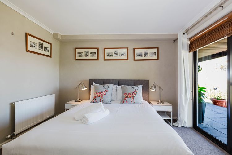 10 Kanangra Crescent – Entire