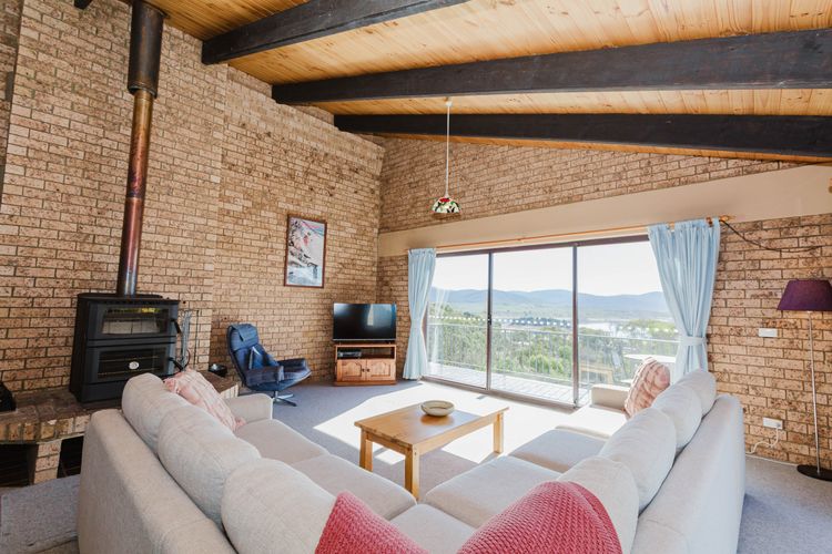 Aviemore – 2/14 Cobbodah Street