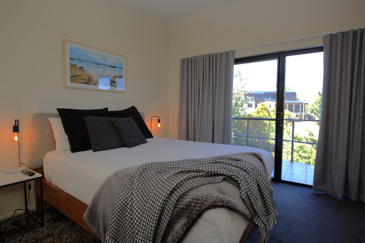 Khione – 6/23-25 Kirwan Close