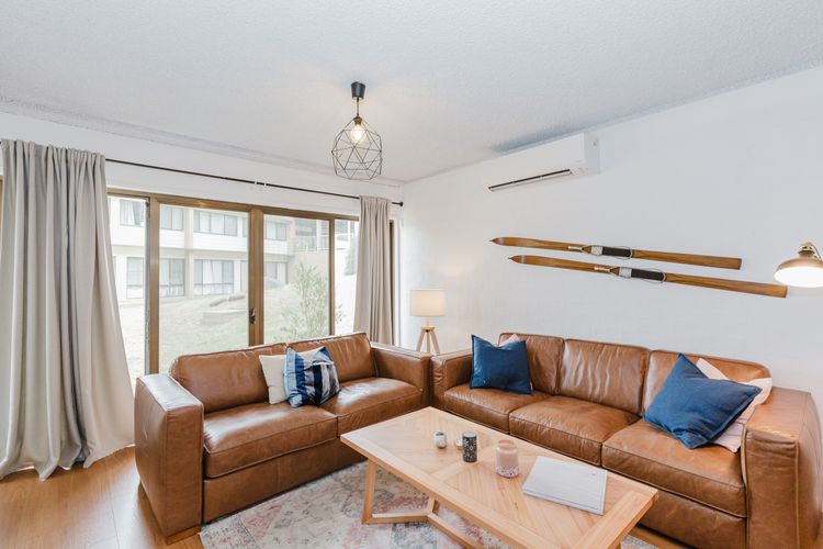 Alpine Mountain View – 24/13-15 Kirwan Close