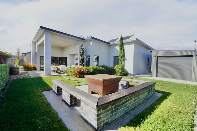 Pinecone Lodge – 38 Twynam Street