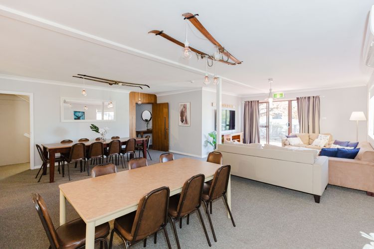 Blizzard Bunny Lodge – 43 Gippsland Street