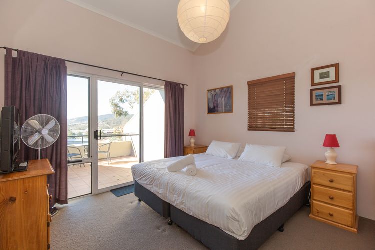 Cascades – 13/3 Kurrajong Street