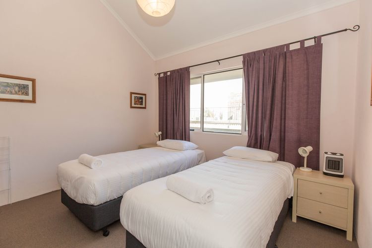 Cascades – 13/3 Kurrajong Street