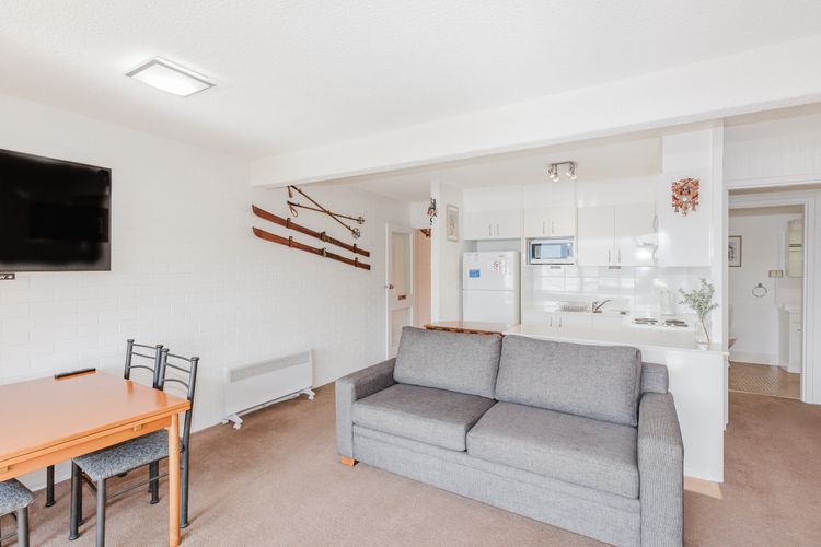 Central Park – 10/1 Snowy River Avenue