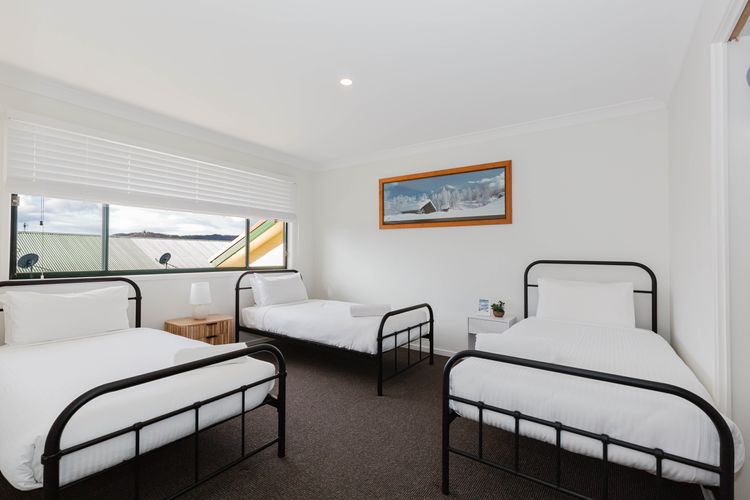 Chalet De Neige – 2/9 Jillamatong Street