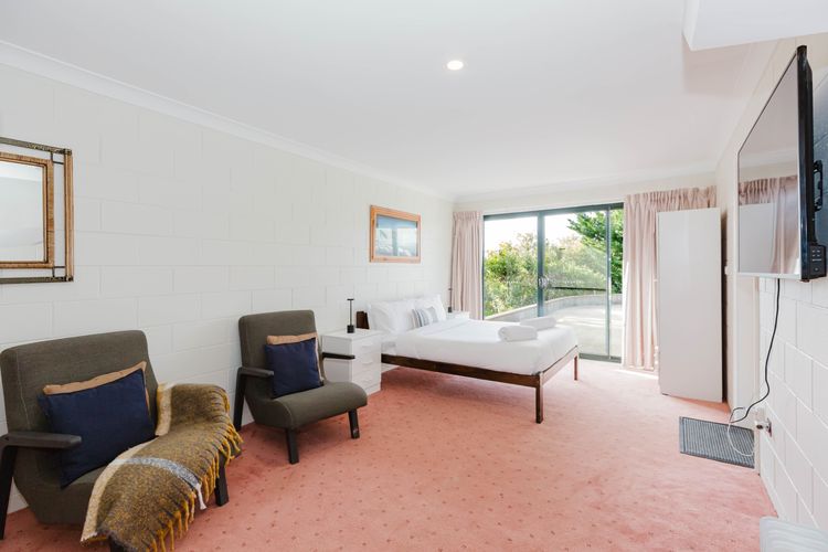 Chalet De Neige – 2/9 Jillamatong Street