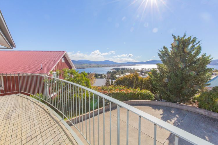 Chalet De Neige – 2/9 Jillamatong Street