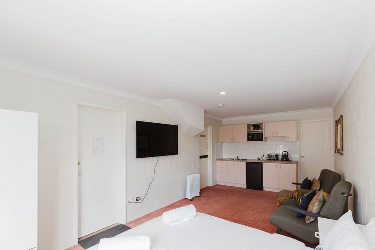 Chalet De Neige – 2/9 Jillamatong Street