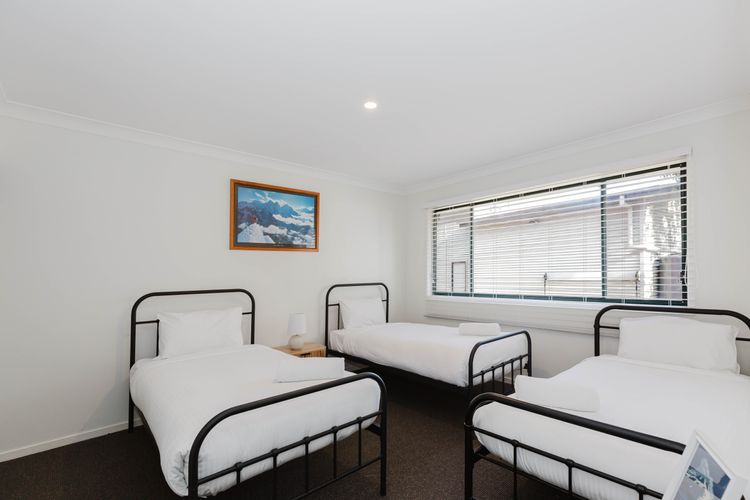 Chalet De Neige – 2/9 Jillamatong Street