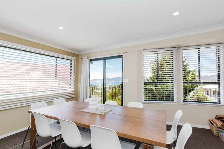 Chalet De Neige – 2/9 Jillamatong Street