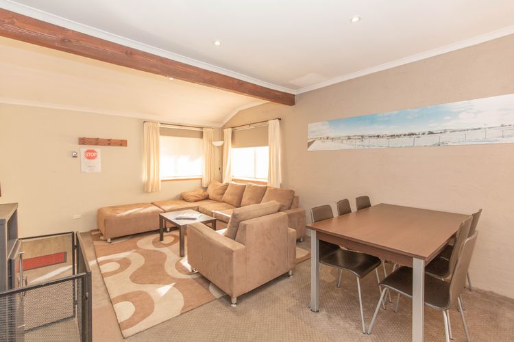 Charvel – 2/35 Gippsland Street