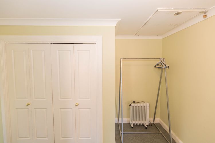 Cobb & Co – 3/39 Cobbon Crescent