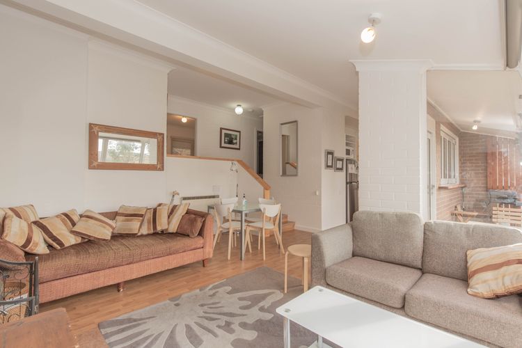 Dauphine – 1/23 Townsend Street