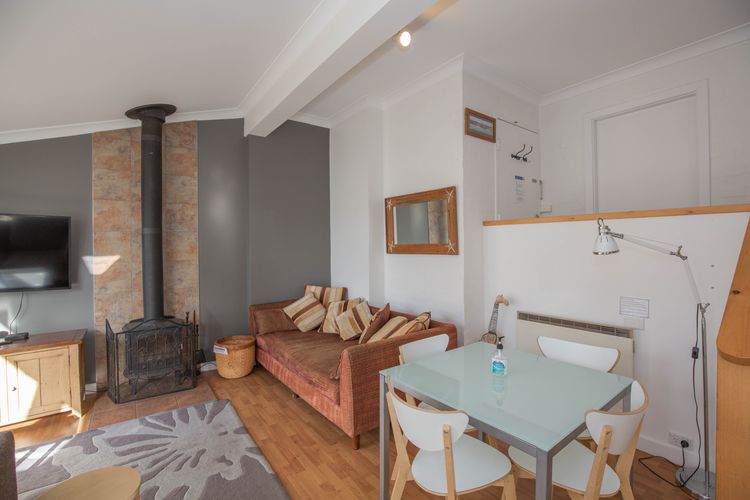Dauphine – 1/23 Townsend Street