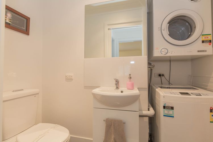 Dauphine – 1/23 Townsend Street