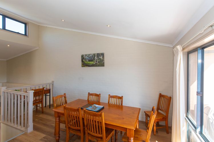 Acacia 5 – 2/2 Kirwan Close