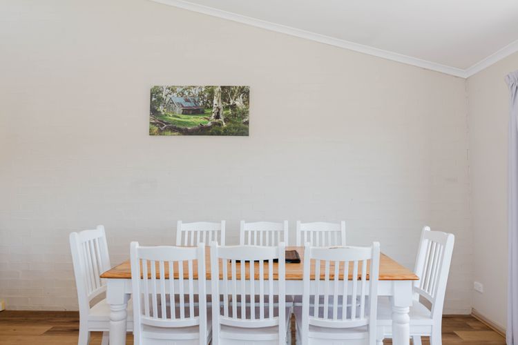 Acacia 5 – 2/2 Kirwan Close