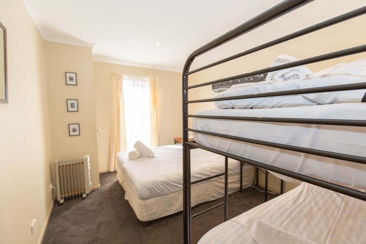 Acacia 5 – 2/2 Kirwan Close