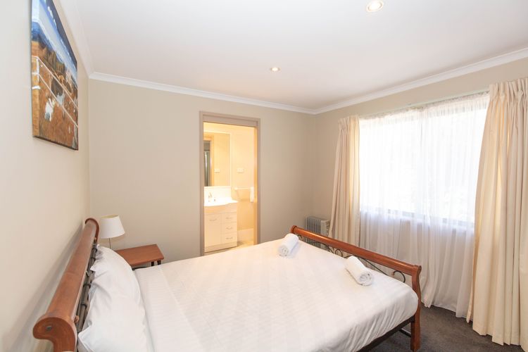 Acacia 5 – 2/2 Kirwan Close