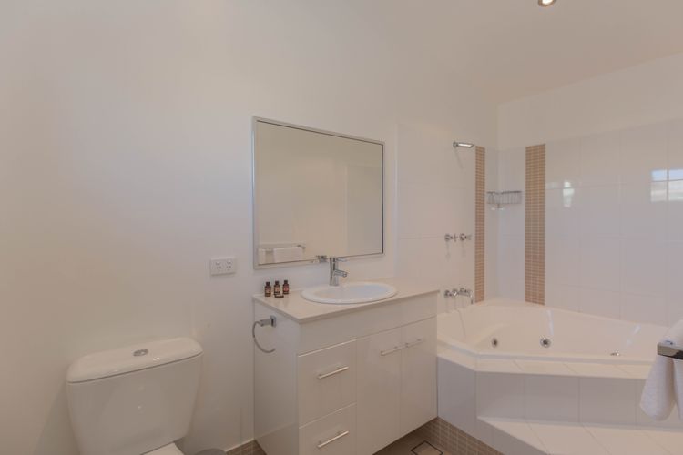 Khione – 5/23-25 Kirwan Close