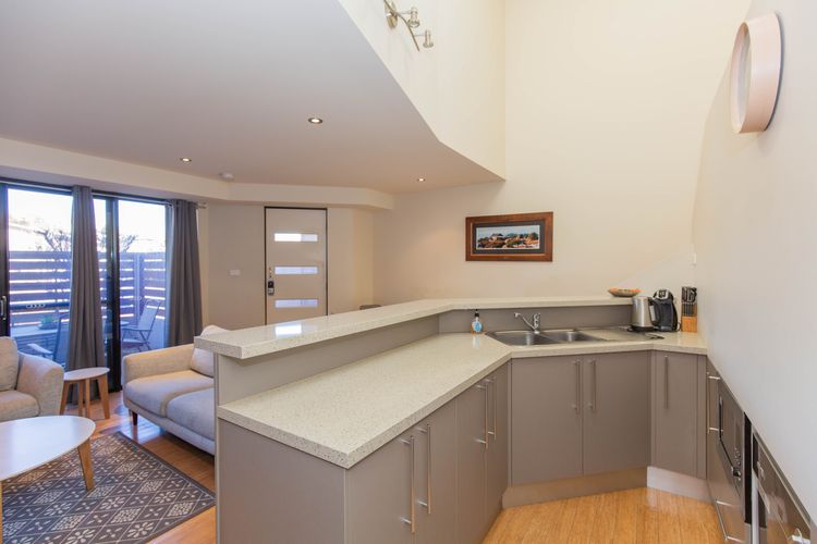 Khione – 5/23-25 Kirwan Close