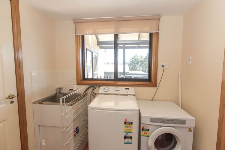 Lakehaus – 2/11 Rainbow Drive