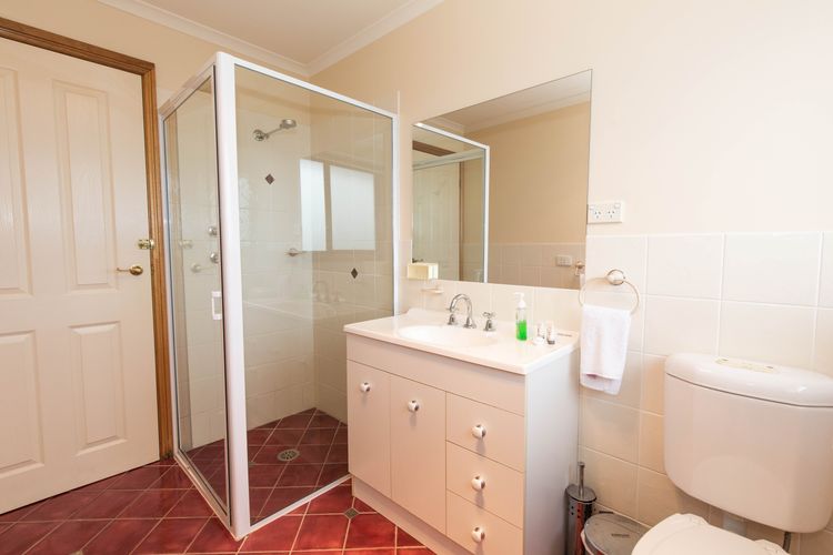 Lakehaus – 2/11 Rainbow Drive