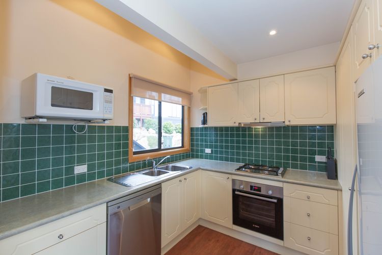 Lakehaus – 2/11 Rainbow Drive