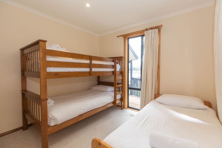 Lakehaus – 2/11 Rainbow Drive