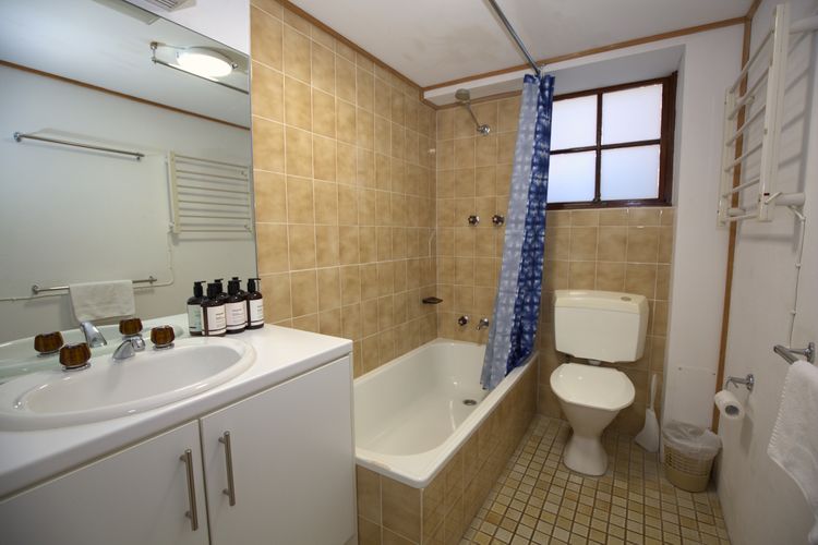 Misty Gables – 2/24 Townsend Street