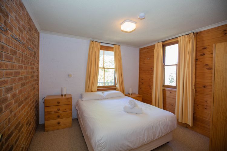 Misty Gables – 2/24 Townsend Street