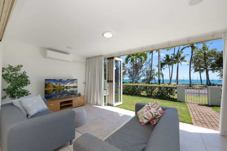 Sails 15 One Bedroom Beachfront