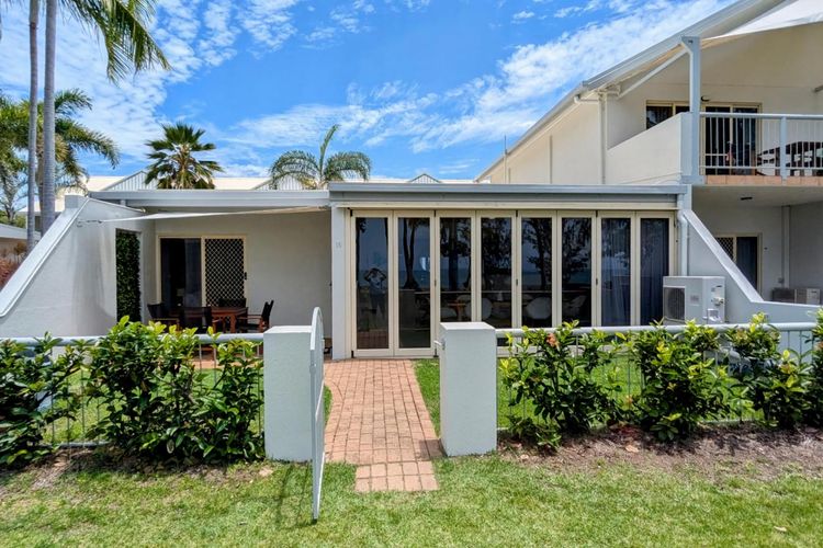Sails 15 One Bedroom Beachfront