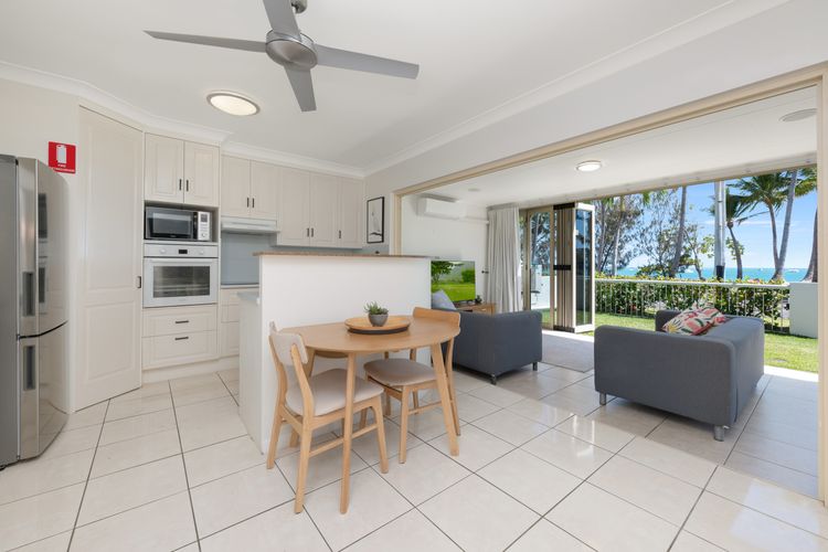 Sails 15 One Bedroom Beachfront